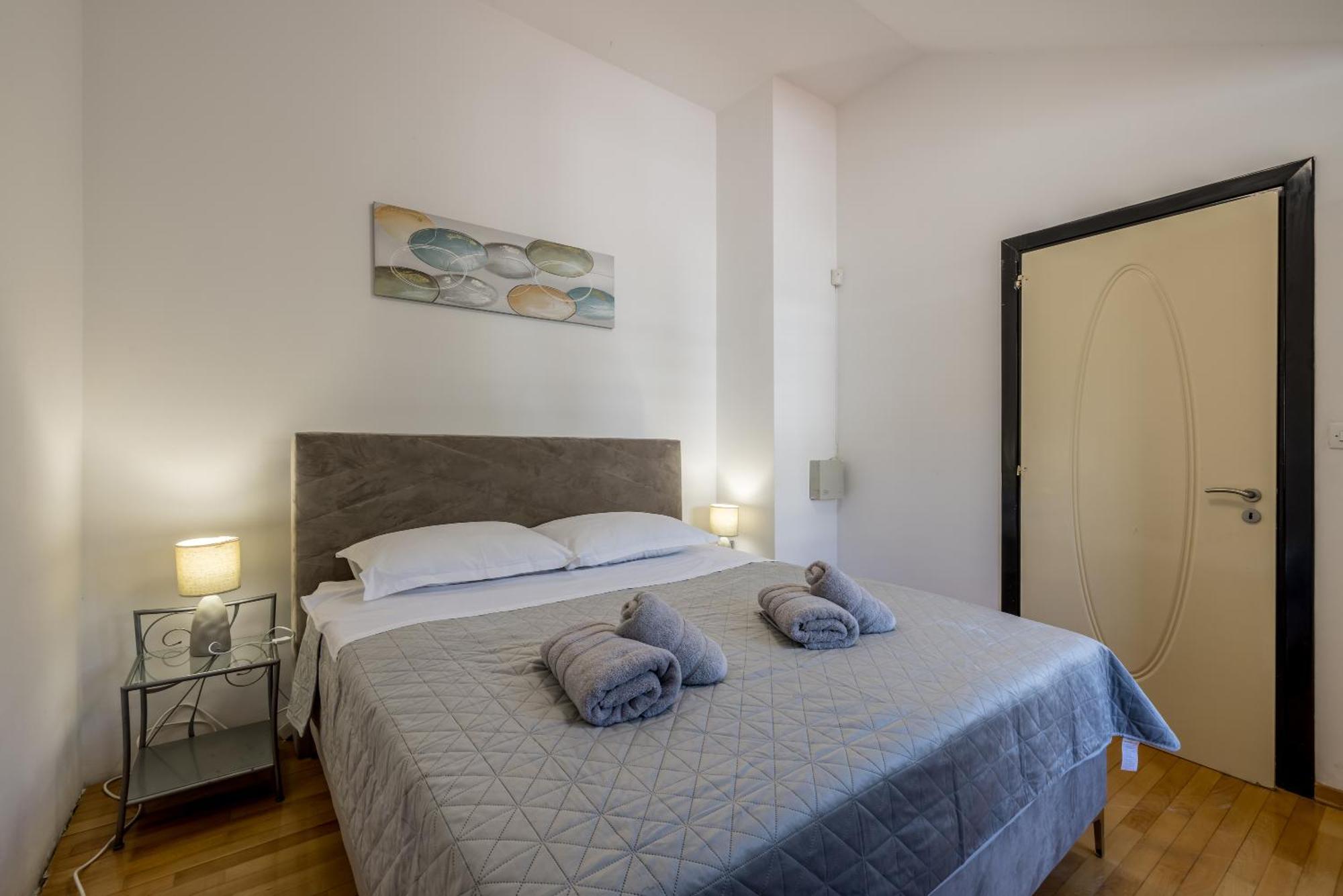 Urban Utopia Penthouse With Private Parking Split Exterior photo