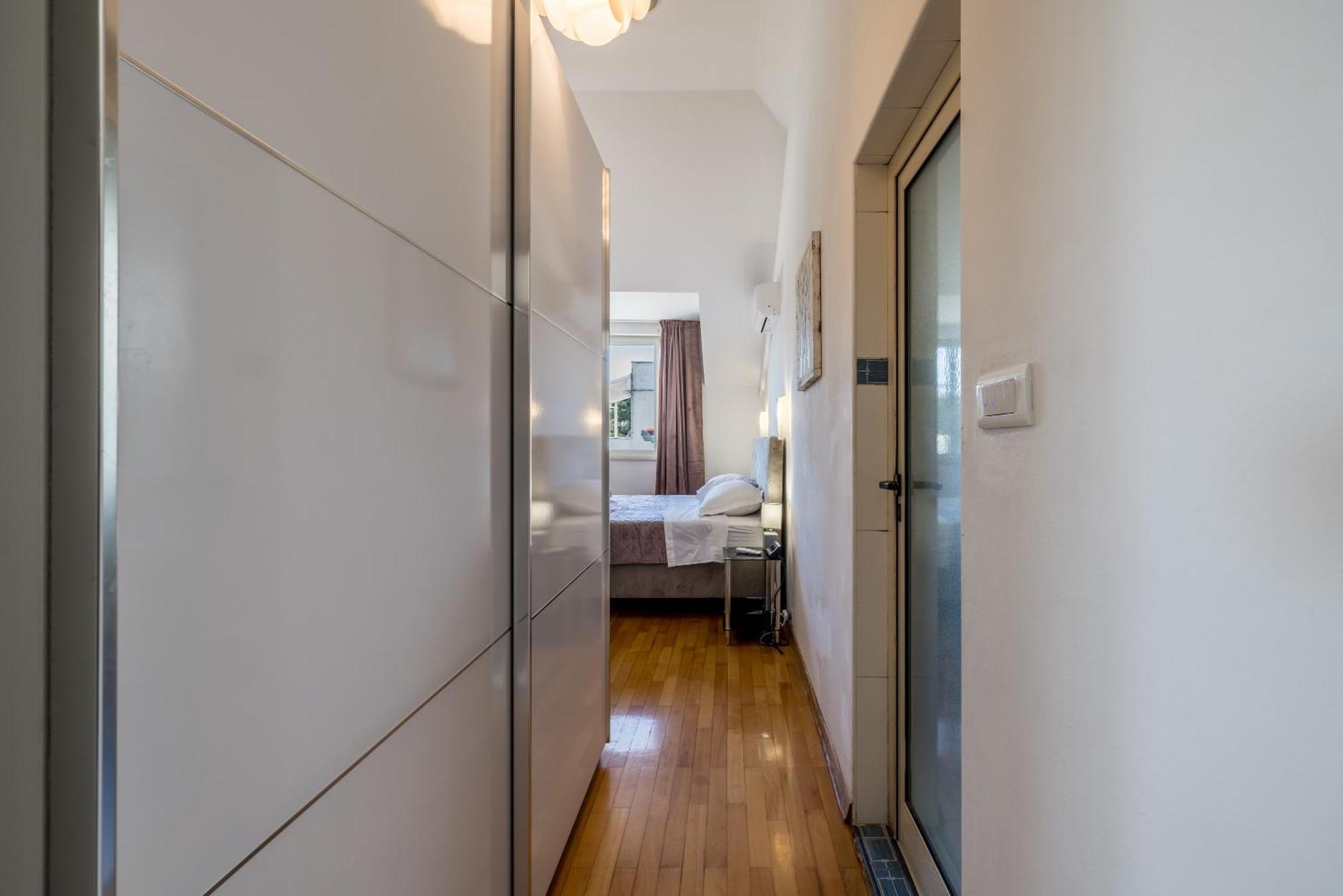 Urban Utopia Penthouse With Private Parking Split Exterior photo