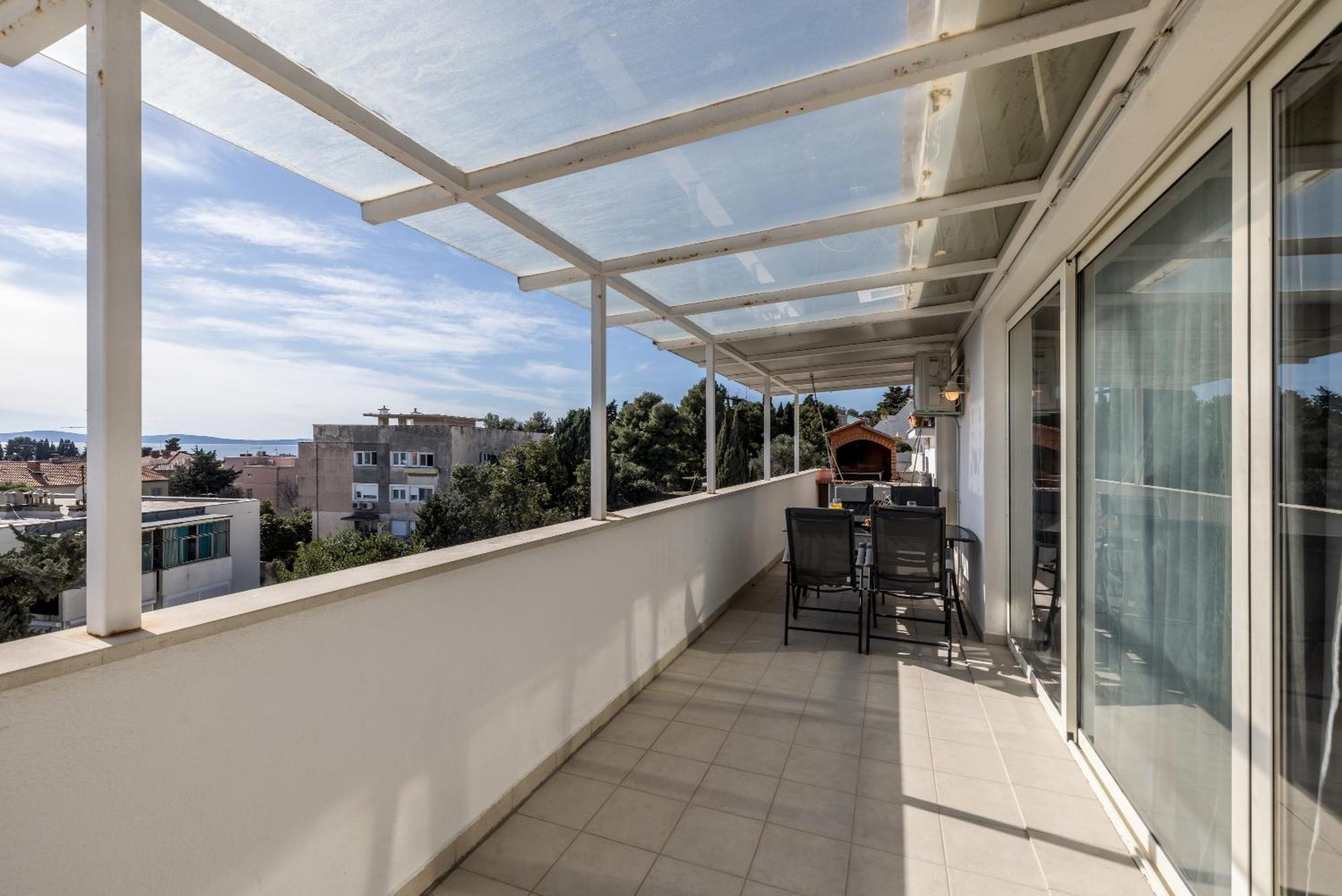 Urban Utopia Penthouse With Private Parking Split Exterior photo