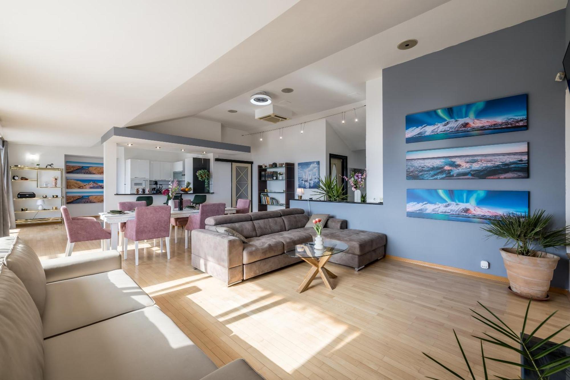 Urban Utopia Penthouse With Private Parking Split Exterior photo